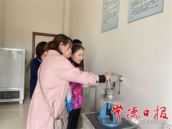 常德市采取“雙隨機、一公開”，抽檢22家預(yù)拌砼、預(yù)拌砂漿生產(chǎn)企業(yè)